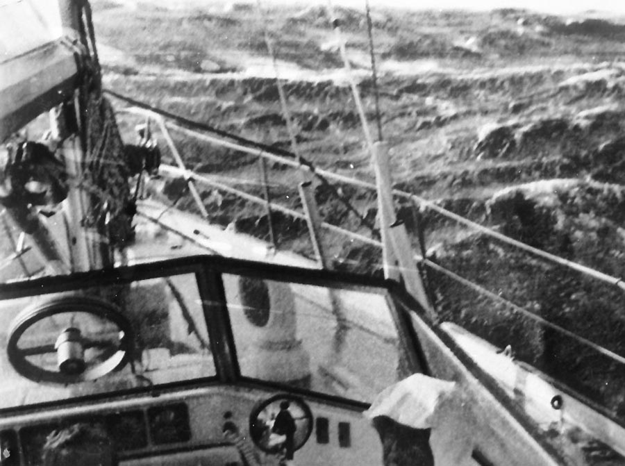 Naufragio visto desde la cubierta de uno de los barcos.