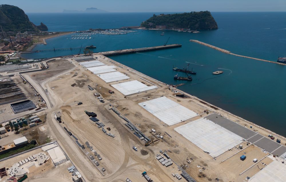 Vista aérea de las bases de la Copa América en un puerto